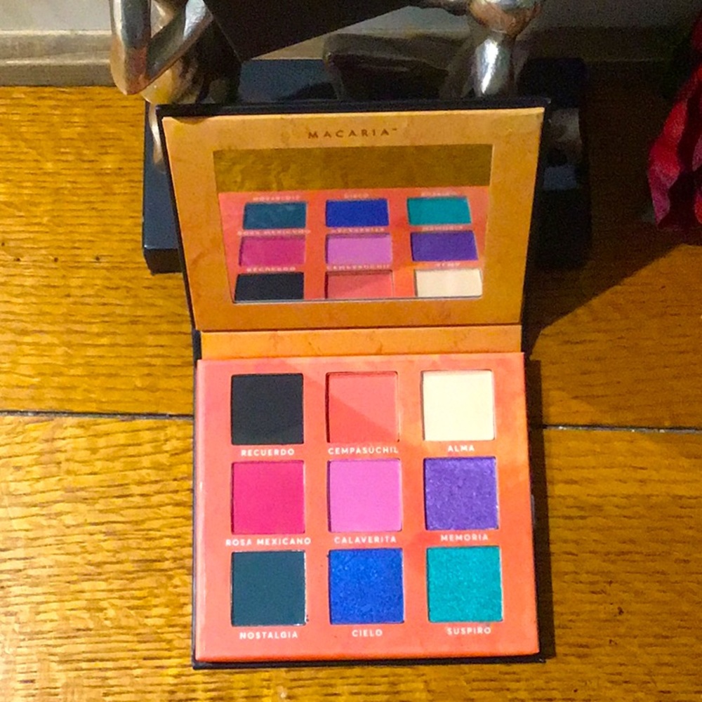 Eye-shadow